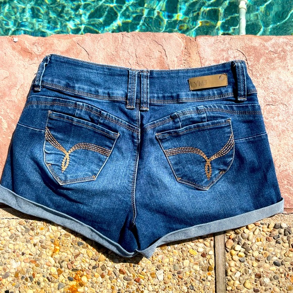 Wanna Betta Butt?, Jean Shorts, Size 9 - Picture 2 of 2